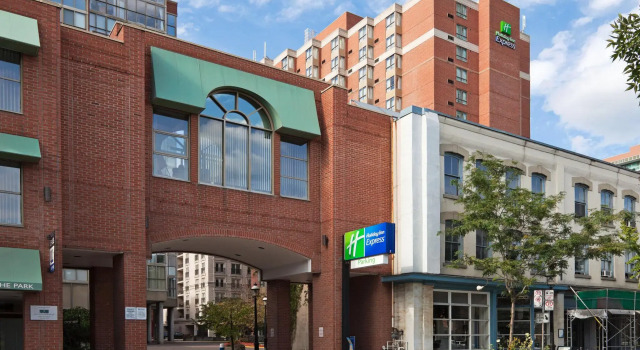 Holiday Inn Express Toronto - Downtown by IHG