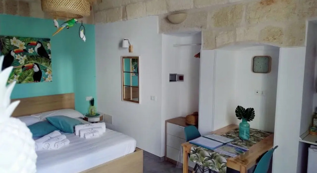 Dimora AltoMare Holiday Suites - Locazione Turistica, Забронировать Отель Отели Полиньяно-а-Маре с парковкой, рядом с Пещера монахинь, Парковка