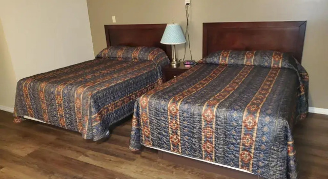Четырёхместный номер Standard Battlefords Inn
