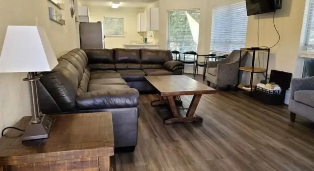 Air Haus Riverfront Home Amazing Views, Book Hotel Sattler USA