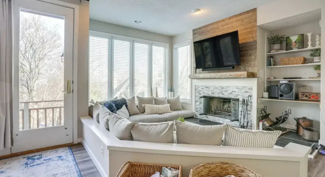 Modern Townhome at Wintergreen Resort, Забронировать Курортный отель Винтергрин 