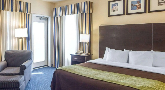 Holiday Inn Express Hotel & Suites Tulsa-Downtown Area, Varaa Hotelli Tulsa Oklahoma