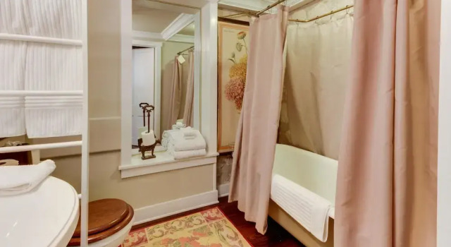 Eva's Guest House