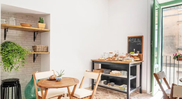 Четырёхместный номер Standard с балконом и с видом на город A Calata Rooms