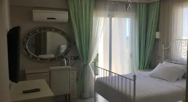 Двухместный номер Standard с балконом и с видом на море The Prince Inn Hotel & Villas