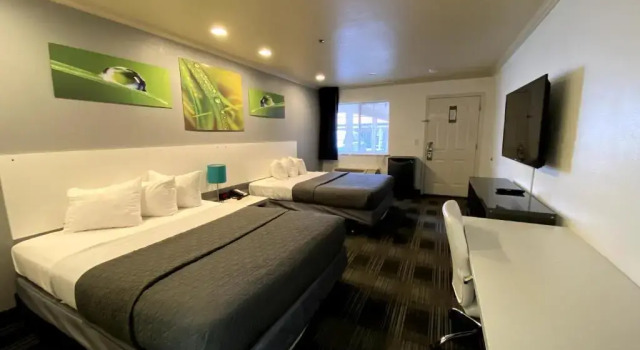 Четырёхместный номер Standard BridgePoint Inn Daly City