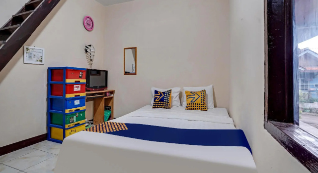 OYO Homes 90917 Eco Tourism Geopark Padalarang Homestay Syariah, Rezerwuj Hotel Hotele i noclegi w Ngamprah, Hotel