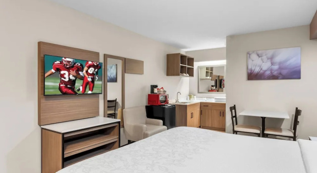 Четырёхместный номер Deluxe с балконом Red Roof Inn PLUS Chicago - Hoffman Estates