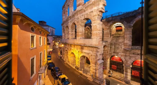 Апартаменты Conte Manfredo and Donna Angelina Apartments with Breathtaking Arena Views in Verona