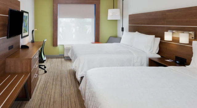 Четырёхместный номер Standard Holiday Inn Express & Suites Reidsville by IHG