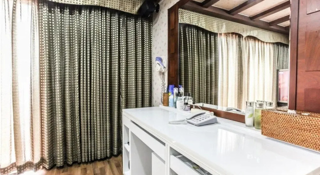 Shinsung Hotel, Забронировать Отель Отели Согвипхо с парковкой, рядом с Реабилитационная клиника «Зоунс» в Чеджу, Парковка