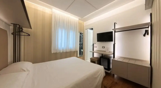 Økonomi- dobbelt værelse med altan Hotel Aurora