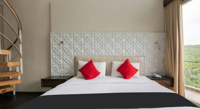 Capital O 18862 Ansh Hotel, Book Hotel Hotels in Goa with a Pool, Swimming Pool