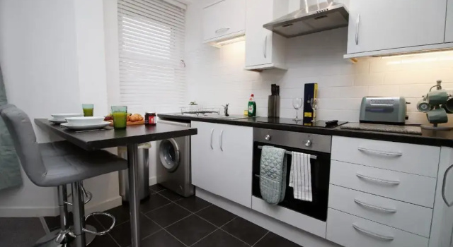 Апартаменты City View - 2 Bed City Center Apartment With Street Parking - Sleeps 6 - By DYZYN
