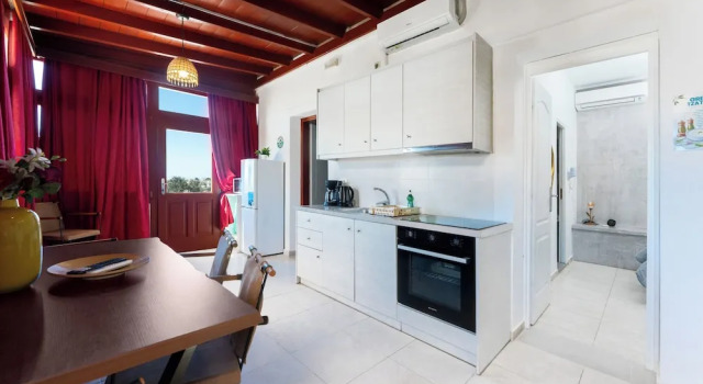 Апартаменты с 2 комнатами с балконом Birds Villa Apartments with Heated Pool - Including Car and Breakfast