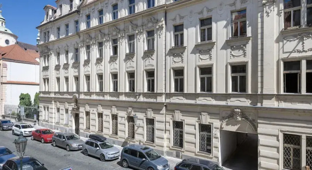 Kaiserstein Palace Apartments, Забронировать Апартаменты/квартира Отели Праги с парковкой, рядом с Ротонда Святого Креста, Парковка