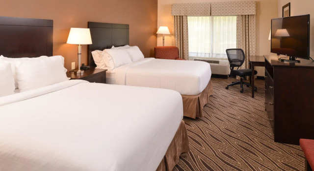Четырёхместный номер Standard Holiday Inn Express & Suites Washington - Meadow Lands by IHG