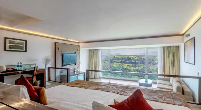 Номер Deluxe с красивым видом из окна Athiva Resort & Spa Khandala - Formerly Dukes Retreat
