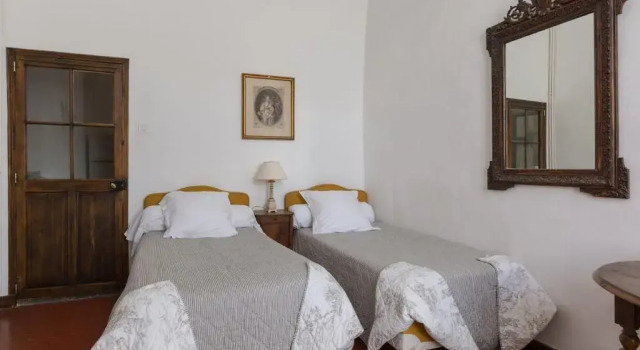 Gite Atypique Dans Couvent 4 Pers Jardin, Prenota Appartamento Hotel a Alvernia con parcheggio, Parcheggio