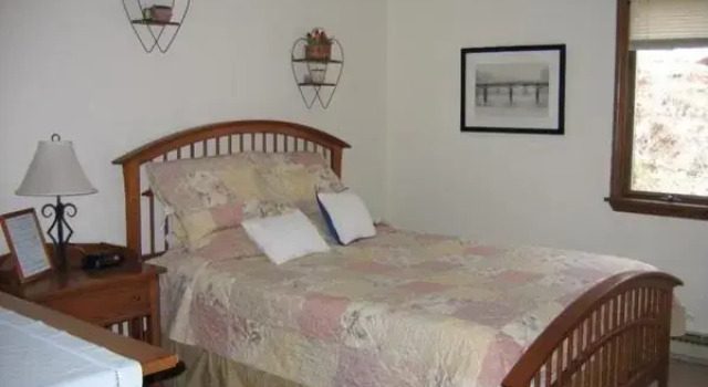 Коттедж Spruce Hill Inn & Cottages