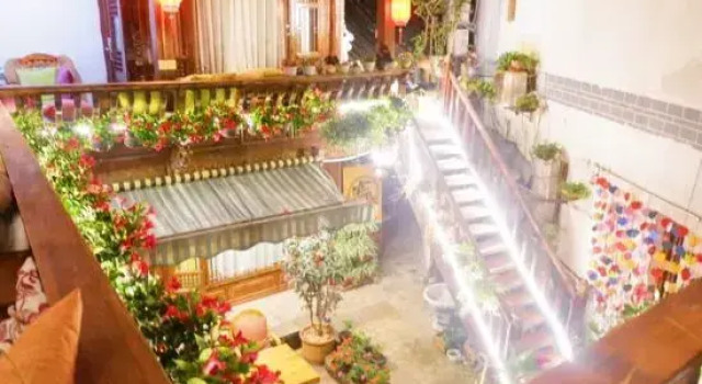 Floral Hotel·Yunjing Zhinan Hotel(Dayan Gucheng dashuiche store), Забронировать Отель Лицзян Юньнань, рядом с Улица Сквер-стрит Древнего города Даянь