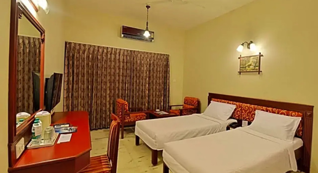 Номер Deluxe Hotel Gnanam
