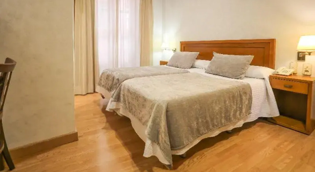 Двухместный номер Economy с балконом Hotel Granada Centro