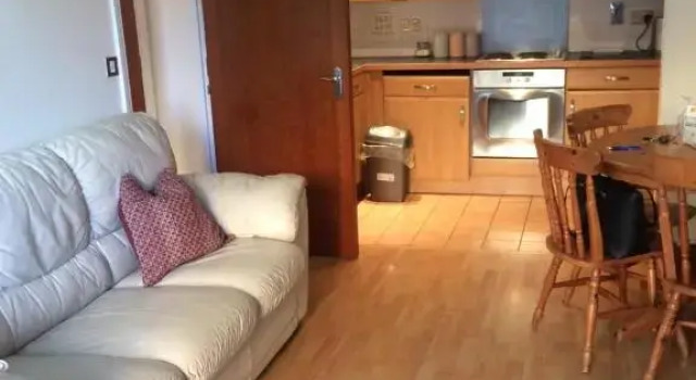Central Reading Canal Side Apartment sleeps 4 with Parking, Varaa Huoneisto Asunnot kohteessa Merseyside, Huoneisto