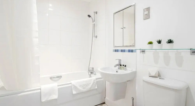 Royal Docks Guesthouse by LUXHABITAT