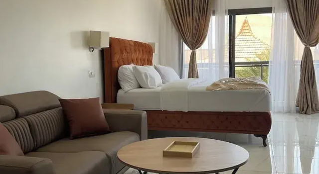 Полулюкс Bi Hotel SARL