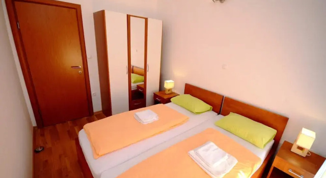 A7 - apt With 2 Balconies, 5 min Walking to Beach, Забронировать Апартаменты/квартира Отели Подстраны с парковкой, рядом с Частный Пляж «Апартментс Лавица Бич Думичич», Парковка