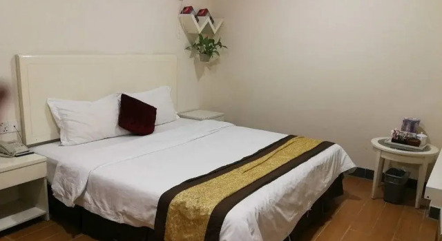 Selina Holiday Hotel Minzhi Branch, Rezerwuj Hotel Hotele w Shenzhen z parkingiem, Parking