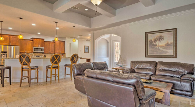Private Pool & Grill: Canalfront Cape Coral Home, Забронировать Дом для отпуска Виллы Кейп-Корал, Вилла