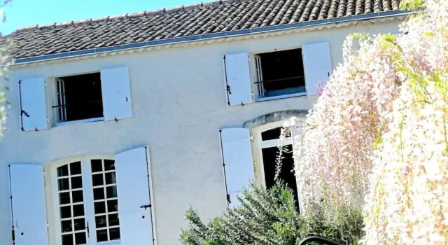 Logis de Chenac, Rezerwuj Hotel Hotele w Charente-Maritime z parkingiem, Parking