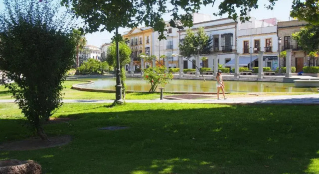 Апартаменты Casa Valientes B - Free private parking, patio, WiFi & AC
