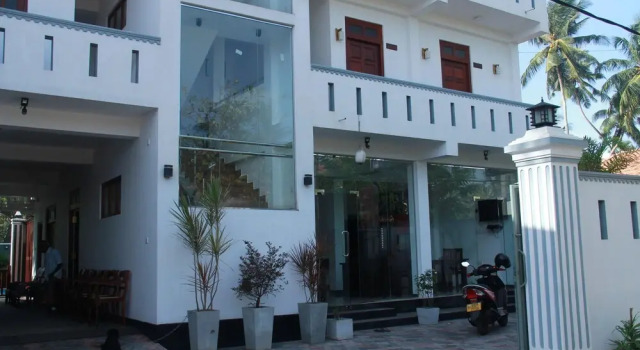 Ravindra Hotel and Restaurant, Забронировать Отель Амбалангода Округ Галле