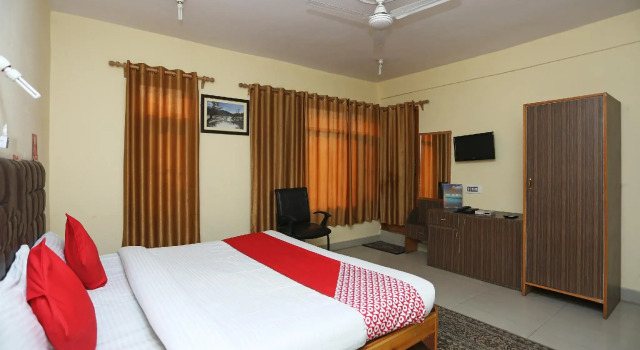 OYO 15858 Hotel Grand Comforts