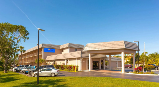 Четырёхместный номер Standard Baymont by Wyndham Bonita Springs