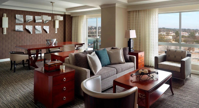 Двухместный люкс Presidential c 1 комнатой Macon Marriott City Center