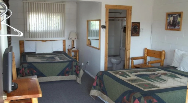Budget Host Elk Antler Inn, Забронировать Отель Отели Термополиса с парковкой, рядом с Hot Springs County Museum, Парковка