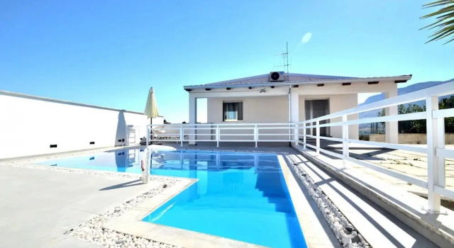 Коттедж Al062 Villa Bianca 10 Posti con Piscina Privata e
