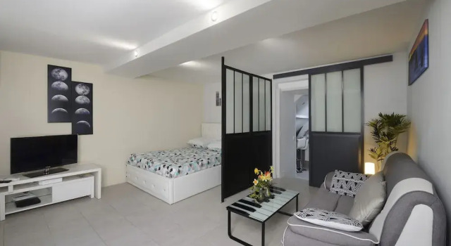 Le Franche Comté, Prenota Hotel Laval 