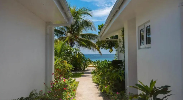 Апартаменты Le Nautique Beachfront Apartments