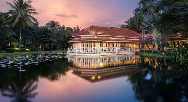 Sofitel Angkor Phokeethra Golf & Spa Resort, Забронировать Курортный отель Сиемреап Провинция Сием-Рип, рядом с Apsara Spice Garden