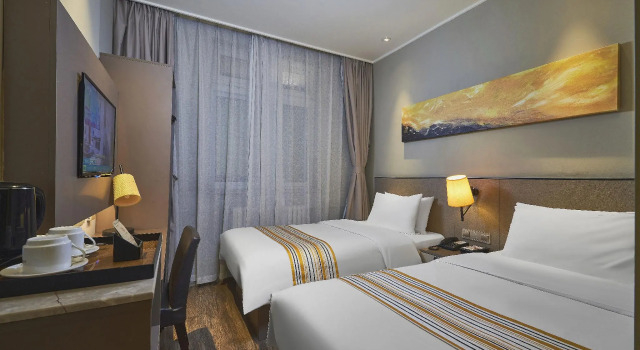 Home Inn Plus (Beijing Agriculture Exhibition Center Changhong Bridge)