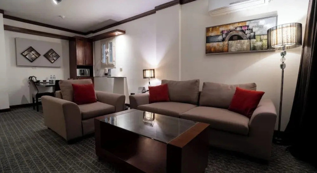 Двухместный полулюкс с балконом и с видом на бассейн Panacea Suites Hotel