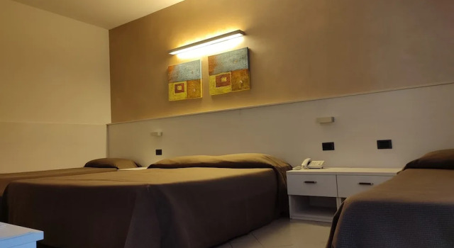 Четырёхместный номер Standard с балконом Albergo Al Cacciatore