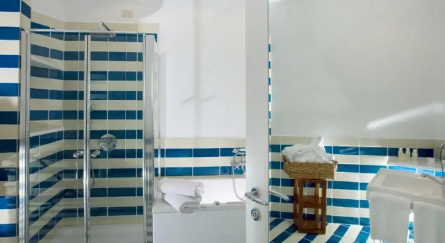 Номер Superior Relais Blu