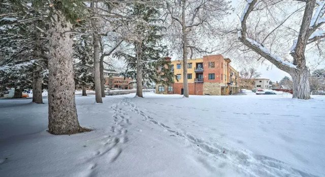 Апартаменты с 2 комнатами с балконом Main St Bozeman Condo - Walk to Parks & Eateries!