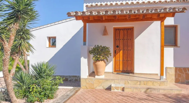 Stunning Villa in Moraira With Swimming Pool, Забронировать Вилла Benimeit 